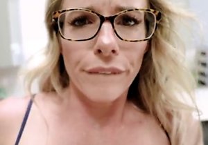 Bubble butt babe wants that big dick in POV