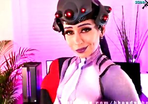 Real-life Widowmaker from Overwatch fucks herself