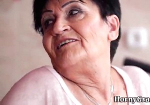 Oral sex is the hottest thing ever for this MILF